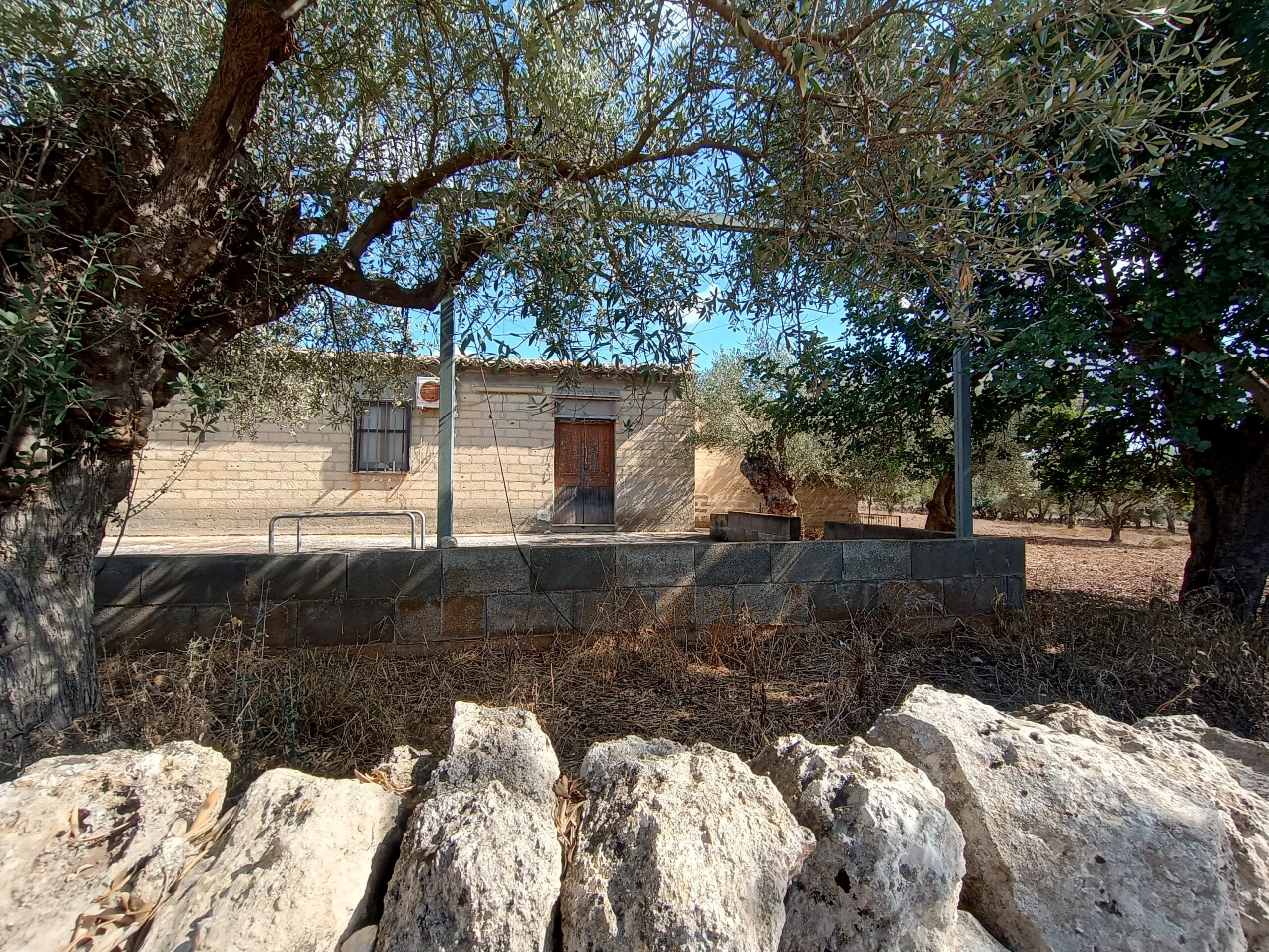Contrada Piombo – Casa rurale con ampio terreno, ulivi e piscina Rif. 390